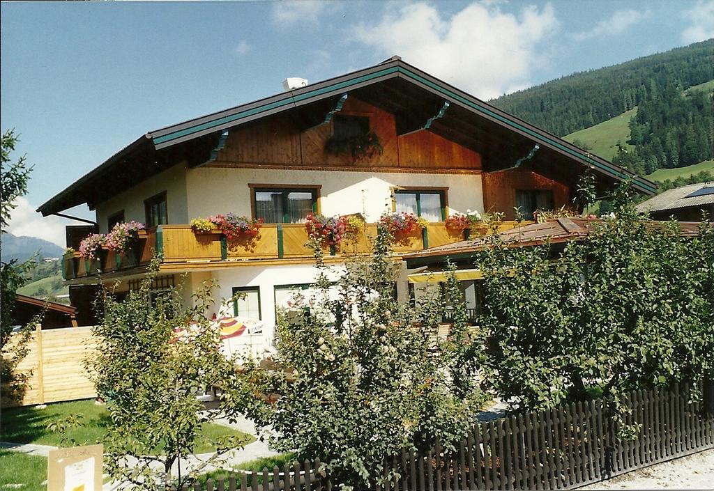 Pension Wieser "Baschtlmai" Altenmarkt im Pongau Eksteriør billede
